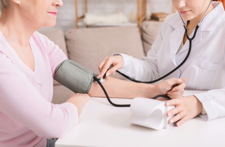 A preeclampsia egyik jele a terhességi magas vérnyomás.